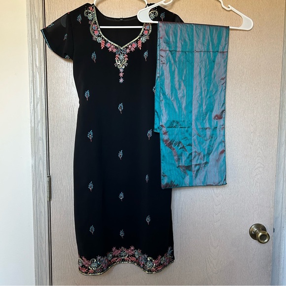 Ethnic Indian Wear Other - Kurta Top with Matching Dupatta - Ethnic Indian Wear - Size Girls’s 10/12